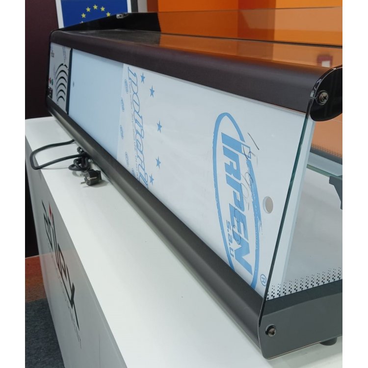 Cierre trasero con puerta corredera plexi para vitrina NEUTRA TRIPLE 18